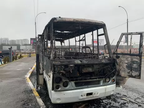 Під Києвом на ходу спалахнув автобус з пасажирами