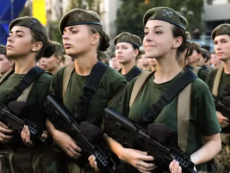 Українських жінок, які не стануть на військовий облік, почнуть штрафувати з 2023 року