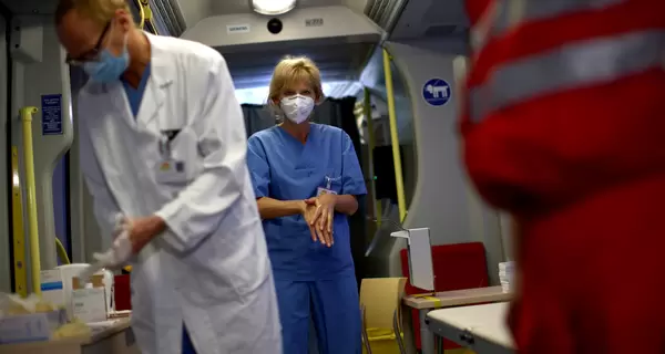 Коронавирусом за сутки заболели более двух тысяч украинцев