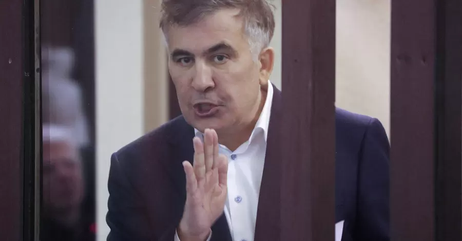 Саакашвили отказался переезжать обратно в тюрьму из военного госпиталя, давление подскочило до 200