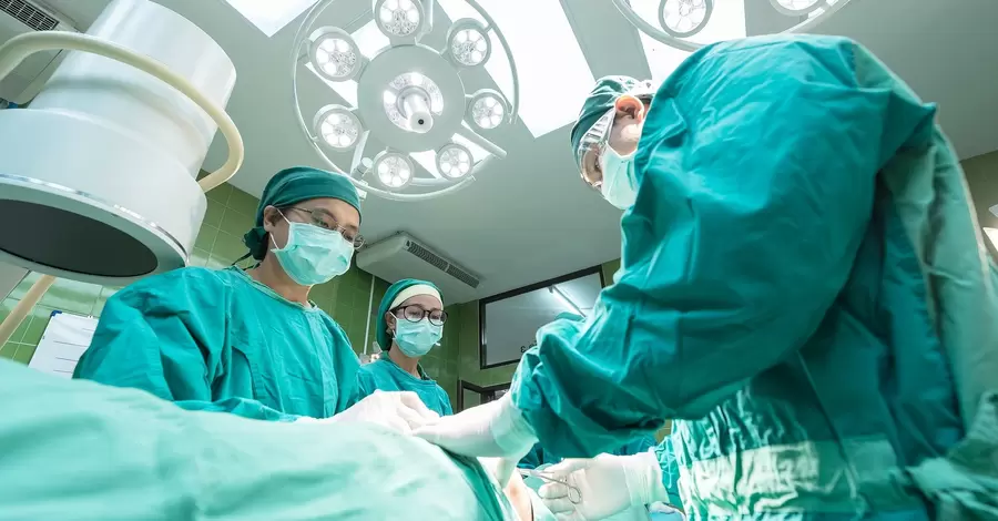Львовские хирурги провели уникальную операцию на спинном мозге пятилетней девочке