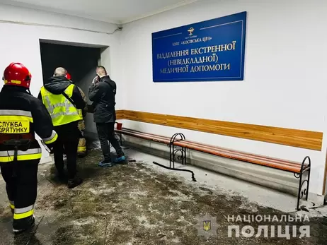 Потерпілого під час пожежі у Косівській лікарні терміново евакуювали до Києва