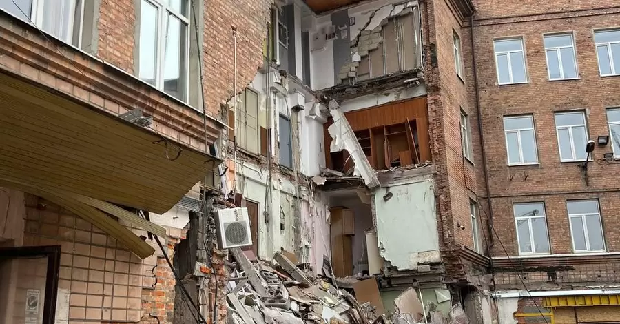 Обвал чотириповерхового будинку в Харкові потрапив на відео - офісна будівля впала ще 1 січня