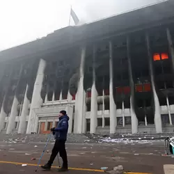 Протестувальники спалили будівлю мерії Алмати