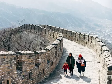 На Великій Китайській стіні з'явилася величезна цифрова інсталяція від Bottega Veneta