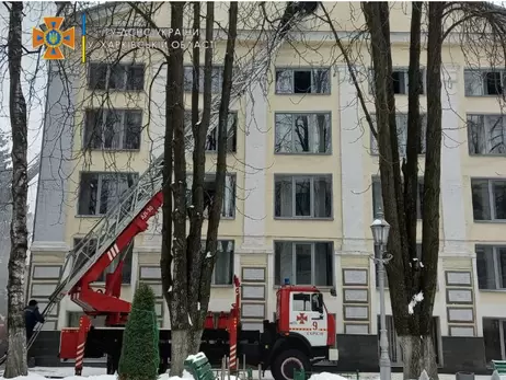 У Харкові гасять пожежу в юридичному університеті імені Ярослава Мудрого