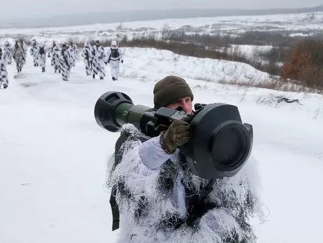Украинские бойцы впервые опробовали в деле гранатометы NLAW, приехавшие из Великобритании
