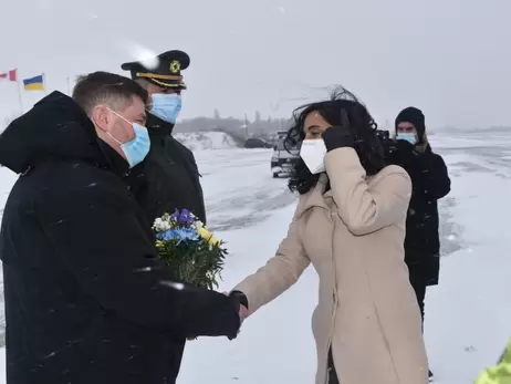 В Киев прибыла министр национальной обороны Канады 