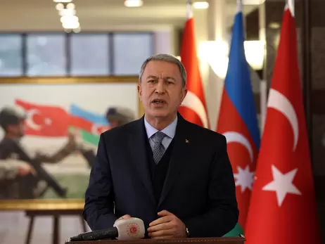 Міністр оборони Туреччини, який супроводжував Ердогана в Україну, також заразився коронавірусом