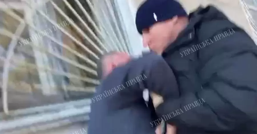 Озброєні охоронці аеропорту Дніпра напали на журналістів 