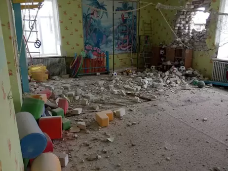 В ООС сообщили об обстреле Станицы Луганской: снаряды попали в постройку детского сада