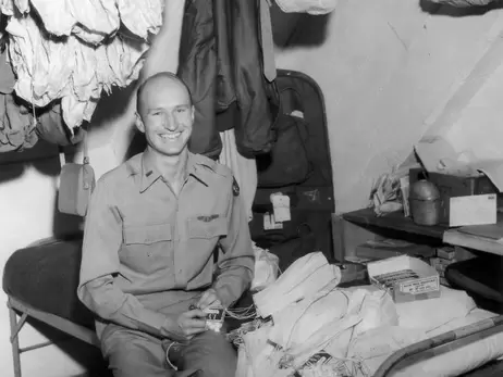 «Родзинний бомбардувальник» Гейл Хелворсен помер у віці 101 рік