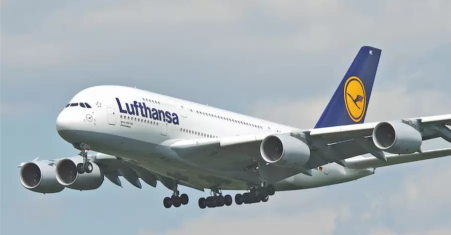 Екіпаж Lufthansa відмовився летіти в Україну через загрозу вторгнення РФ
