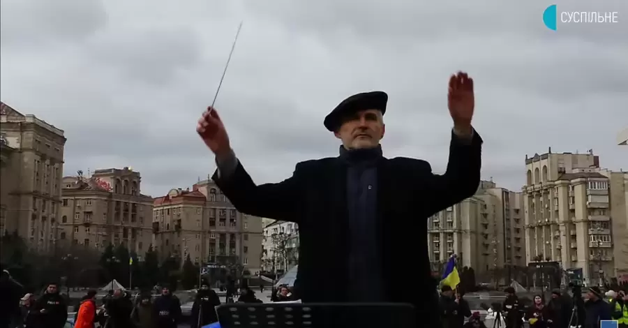 Симфонічний оркестр закликав закрити небо над Україною, виконавши гімн на Майдані Незалежності