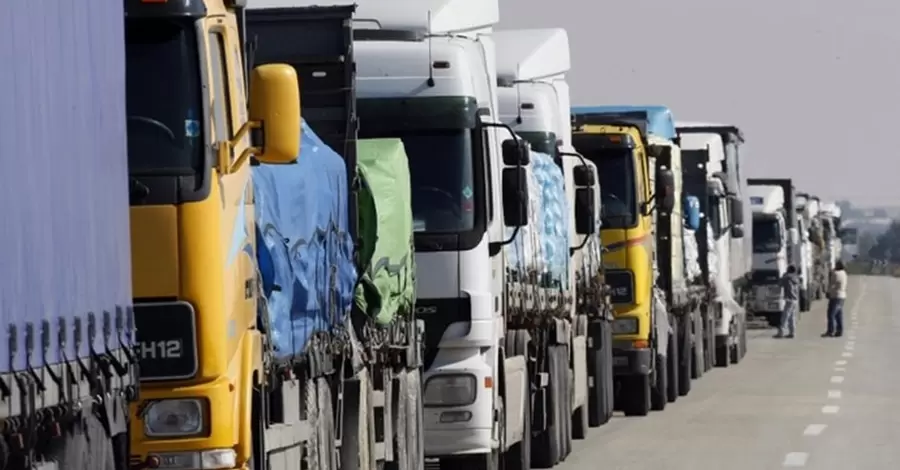 Мининфраструктуры оптимизировало транспортировку гумпомощи в Украину: что сделано