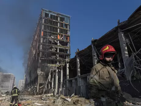 Пожежі після обстрілів у Києві викликали забрудненість повітря, людей просять не відчиняти вікна