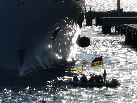 Яхтсмени, які блокували яхту Абрамовича: Поліція пригрозила санкціями, але по-людськи нас підтримала