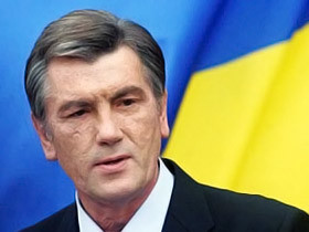 Украинский президент в компании польского и литовского коллег проводят переговоры по урегулированию конфликта на Кавказе 