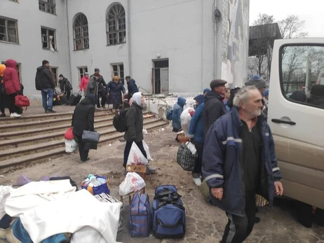 Жителей Луганской области просят срочно эвакуироваться. Российские оккупанты уничтожают железную дорогу