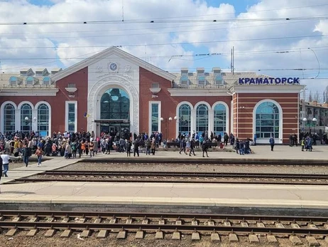 Войска РФ разбомбили Донецкую железную дорогу - эвакуационные поезда заблокированы