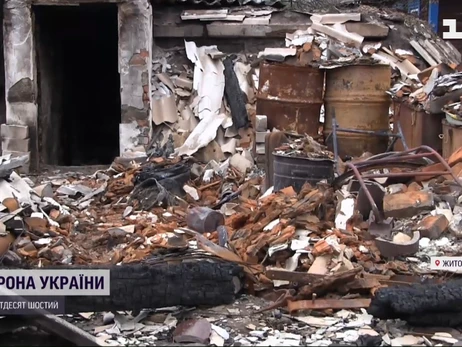 Жителі селища на кордоні з Білоруссю живуть у зруйнованих будинках поряд із могилами рідних