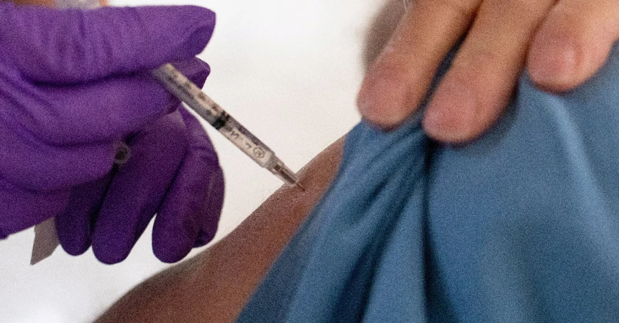 Данія стала першою країною у світі, яка зупинила вакцинацію від COVID-19.