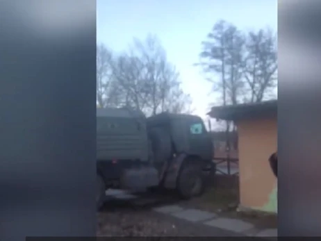 Під Києвом чоловік викрав у російських окупантів вантажівку і пригнав її на український блокпост