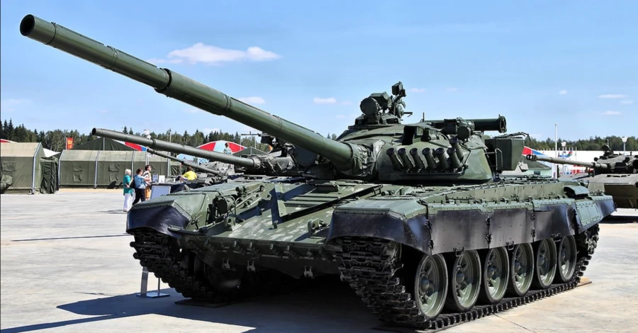 Польща передала Україні 200 танків та багато БМП