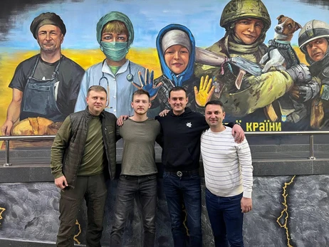 У Рівному з'явився новий патріотичний мурал: українські герої та пес Патрон