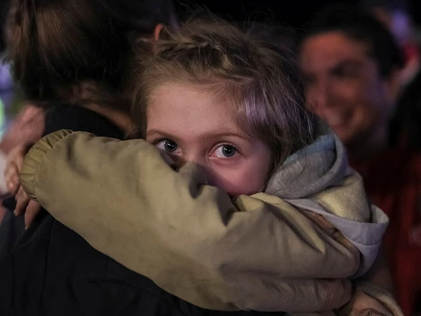 Евакуація з Маріуполя: Російські військові розлучили 4-річну Алісу з «Азовсталі» з мамою