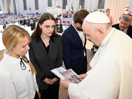 Папа Франциск зустрівся із дружинами захисників 