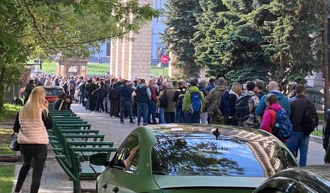 Очередь за маркой в Киеве