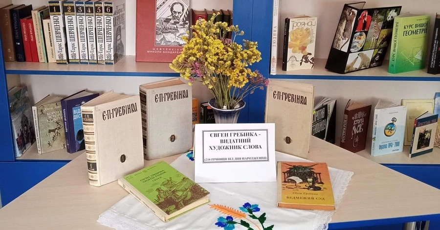 Жителька Сумщини на старенькому «Запорожці» під обстрілом урятувала сільську бібліотеку