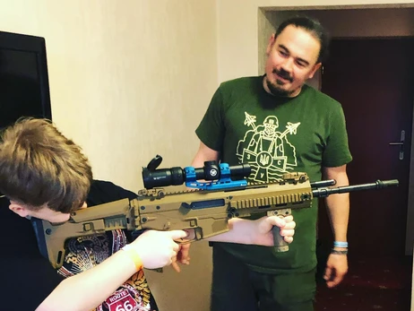 Дети войны: 4-летняя дочь Притулы знает, что россияне – враги, а 11-летний сын Фагота учится стрелять