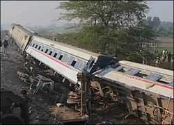В Индонезии произошло крушение поезда 