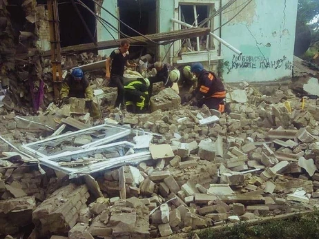 В Лисичанске россияне нанесли авиаудар по бомбоубежищу, погибли 4 человека