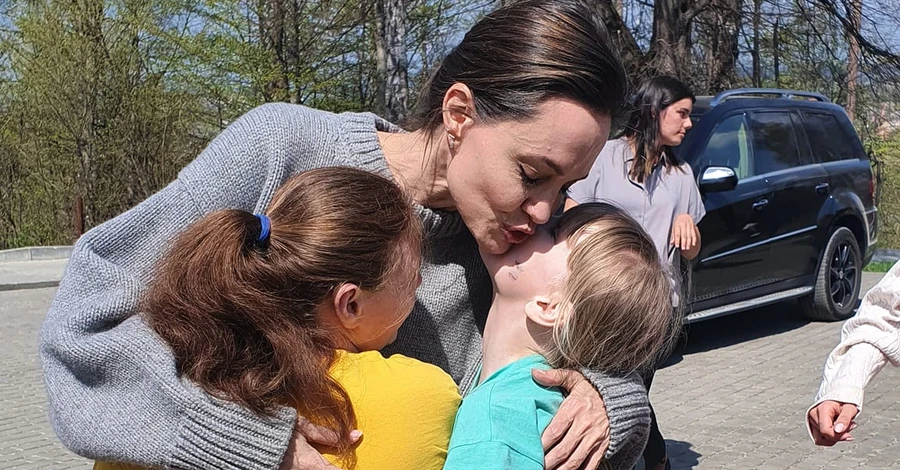 Анджелина Джоли: Две трети украинских детей из-за войны покинули свои дома