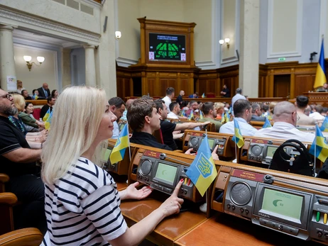 В Україні заборонили музику в таксі, гастролі росіян та переклади книг на російську