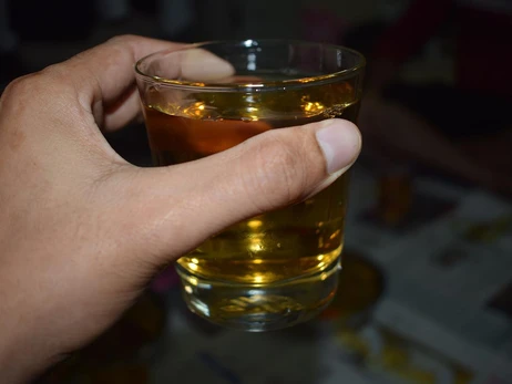 На оккупированных территориях Запорожья из-за пьянства россиян запретили продажу алкоголя