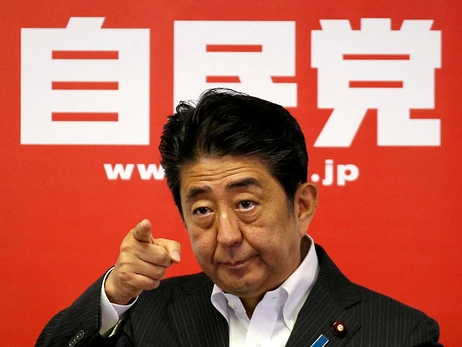Екс-прем'єр Японії Сіндзо Абе помер після замаху