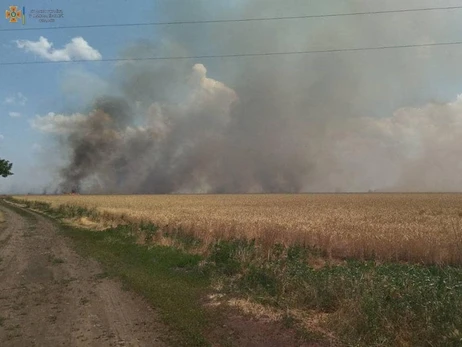 Обстрелы Николаевщины: повреждены железнодорожные станции, дома, горели поля и лес