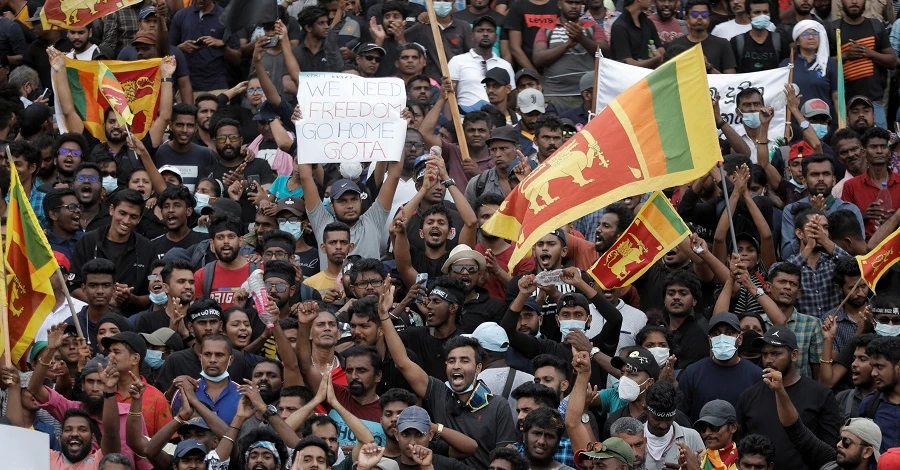 Во время массовых протестов на Шри-Ланке пострадали более сотни человек