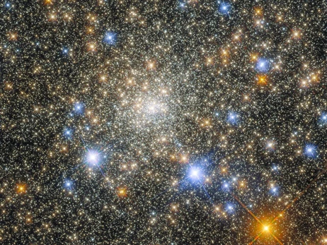 Hubble показав тисячі зірок у кульовому скупченні сузір'я Скорпіона