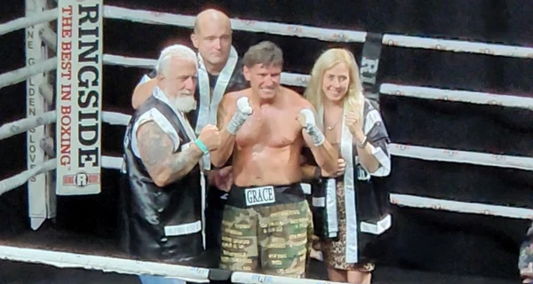 В США мужчина в 52 года дебютировал в профессиональном боксе и победил в первом бою 