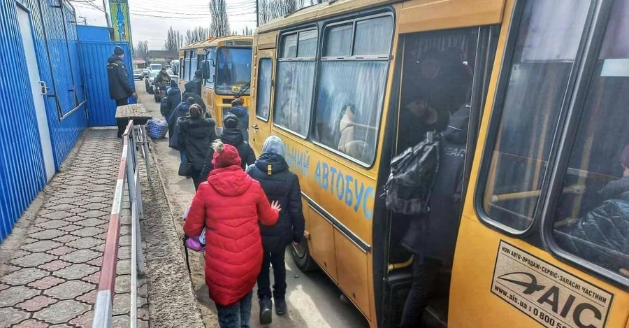 За серпень із окупованих міст та гарячих точок евакуювали 45 тисяч українців