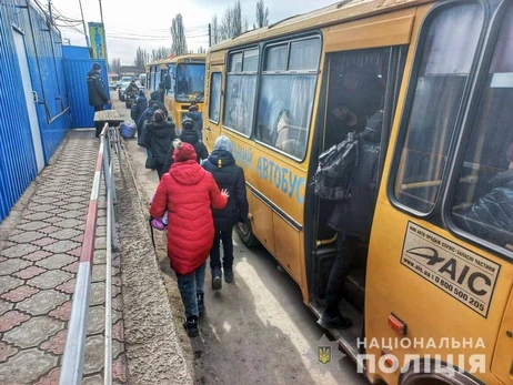 За август из оккупированных городов и горячих точек эвакуировали 45 тысяч украинцев