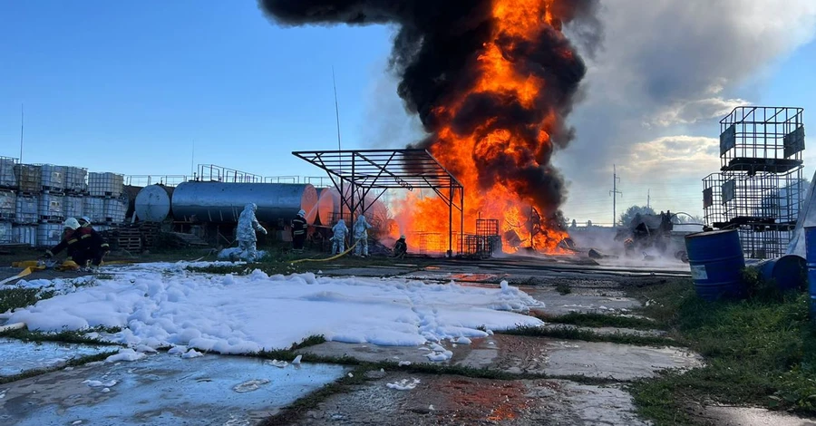 В Борисполе загорелось предприятие и прогремели взрывы