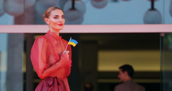 Алина Байкова для премьеры фильма в Венеции выбрала платье украинского бренда