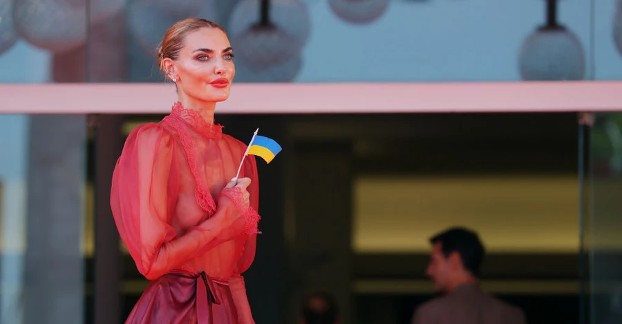 Аліна Байкова для прем'єри фільму в Венеції обрала сукню українського бренду