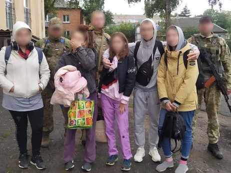На Харківщині росіяни тиждень утримували у підвалі п'ятьох дітей
